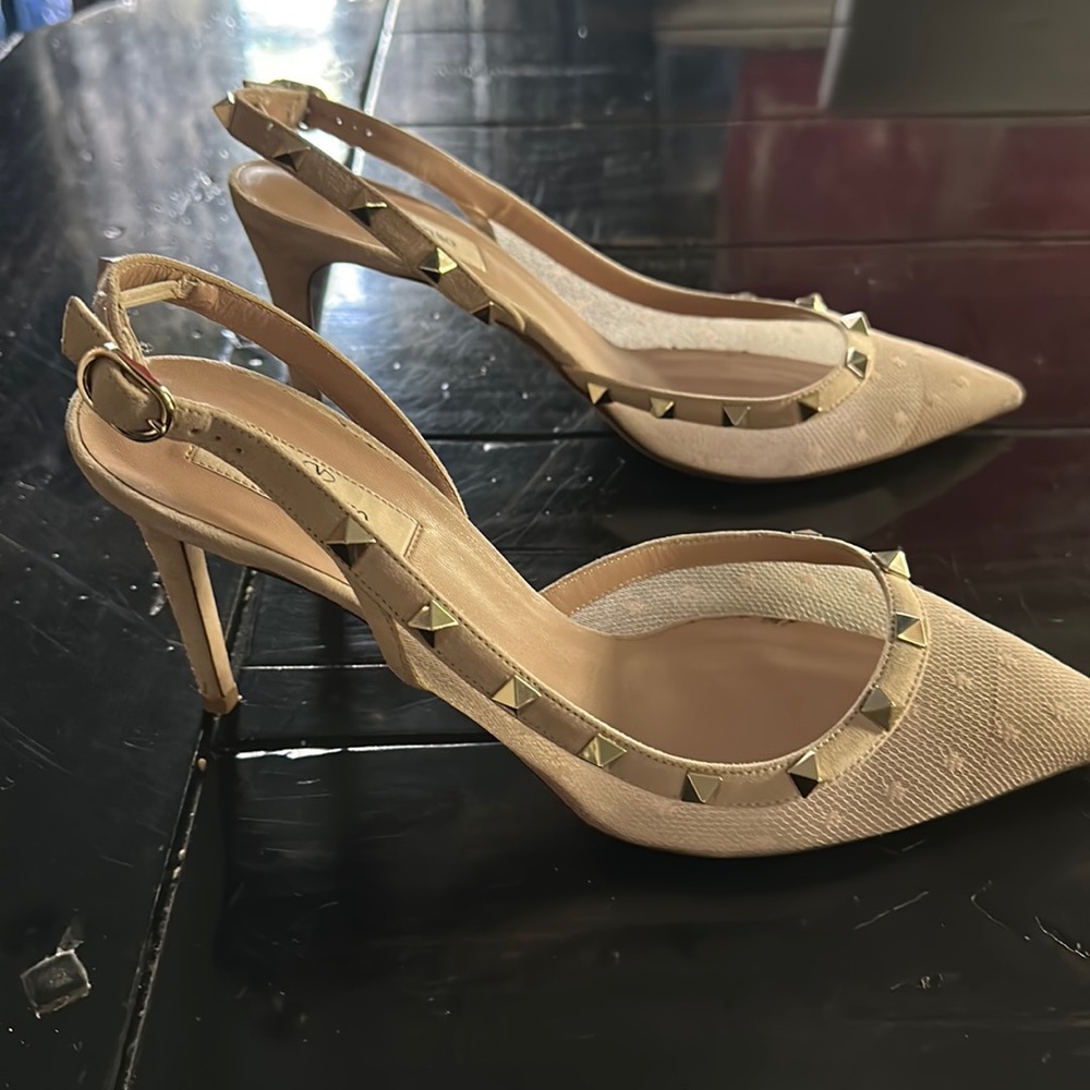 Valentino Garavani Rockstud Pizzo Pois Slingback